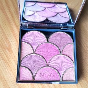 Maelle Sunkissed Blush Shimmering pigments blend to give you just the right look